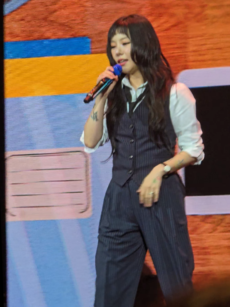 We were blessed with her rendition of Hyejin's Good Goodbye! Beautiful ❤️ #wheein #hwasa #owheece #goodgoodbye #mamamoo @whee_inthemood 