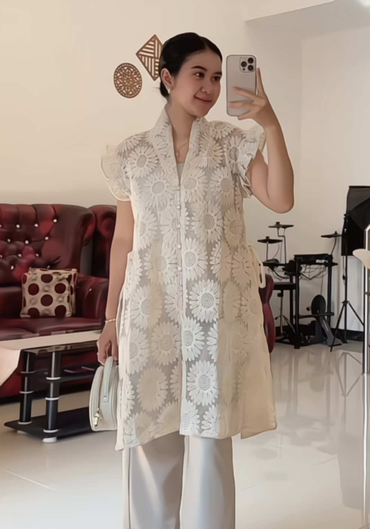 Membalas @nabelle versi pake celanaa 😍🫶🏻 #tuniklebaran #outerbrukat #outfitlebaran #lebaran2026 #bajulebaran 