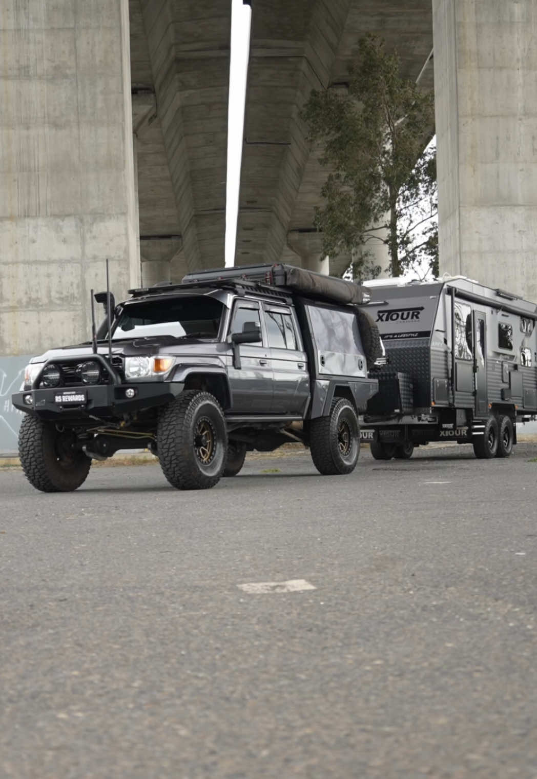 Graphite 79 Series + Caravan 😮‍💨 #landcruiser #offroading #camping #caravan #australia 