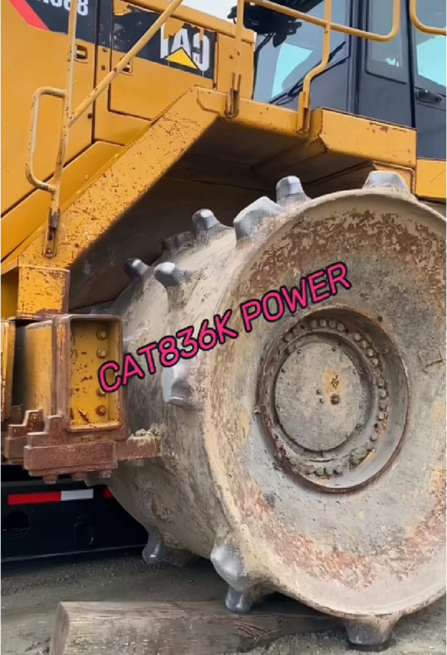 How many tons do you think it crushes per day?   #knowledge #machinery 🇺🇸 #usa #fypシ #fypシ゚viral #fyp #foryou #foryoupage #usa_tiktok🇺🇸 #LearnOnTikTok     