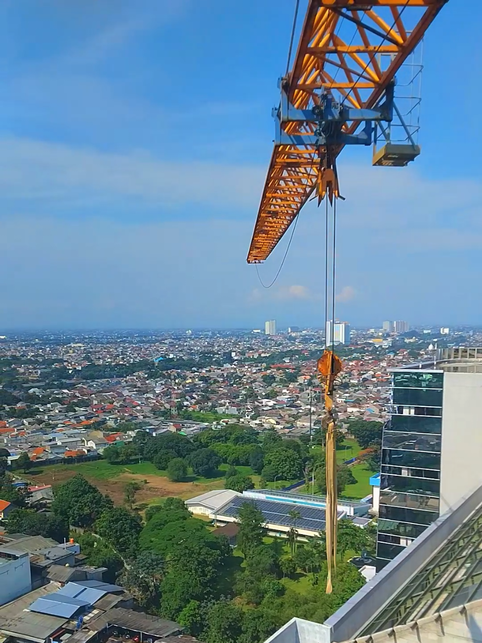 minggu yg cerah..... #towercrane #operatortowercrane #kontruksibangunan #fyp #beranda 