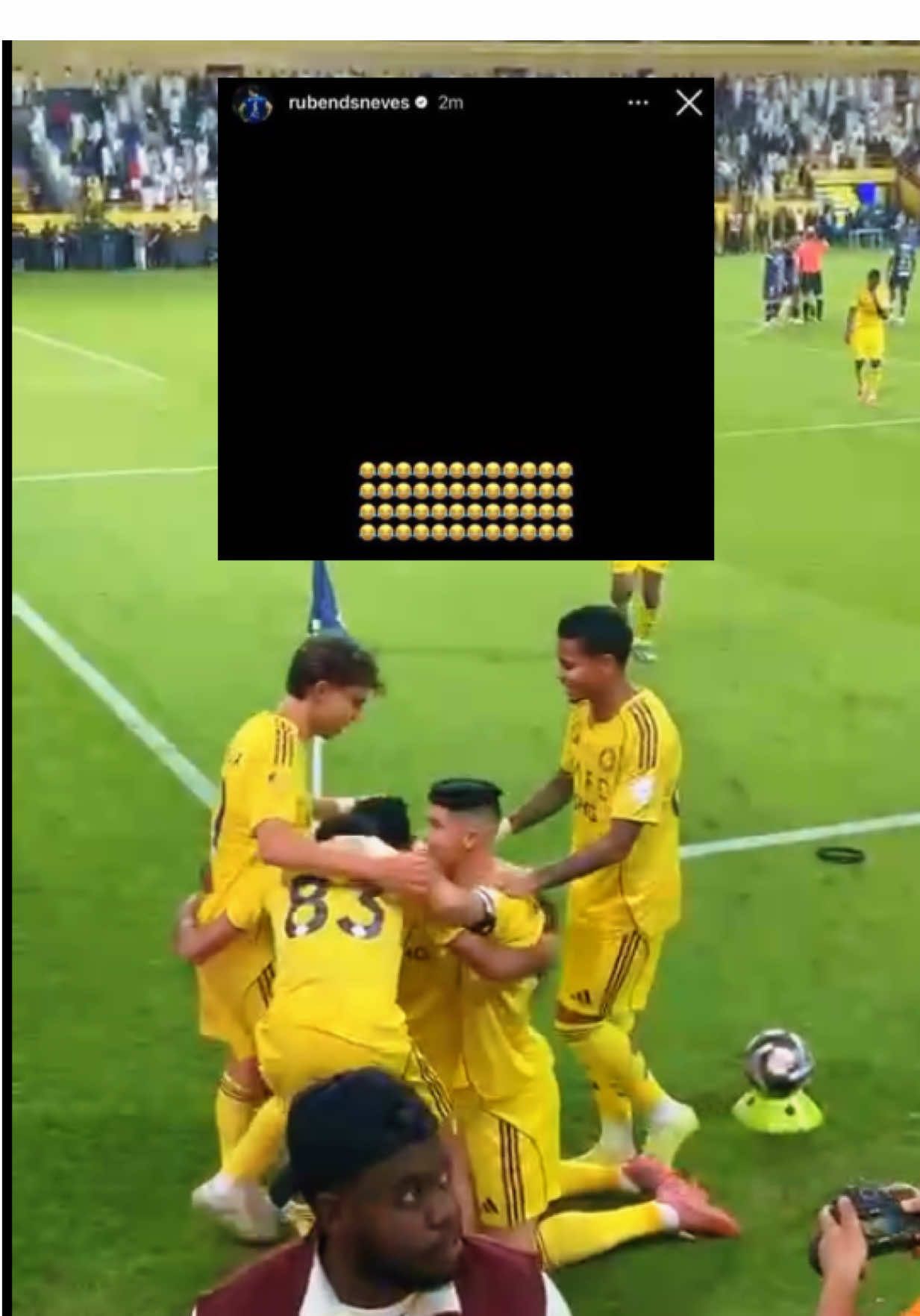 م اجمل ان الاسطوره يحتفل قدامك 💛💛🔥 #alnassr #spl #ronaldo #cristianoronaldo #النصر_الفيحاء #explore #كريستيانو_رونالدو🇵🇹 #النصر💛💙 