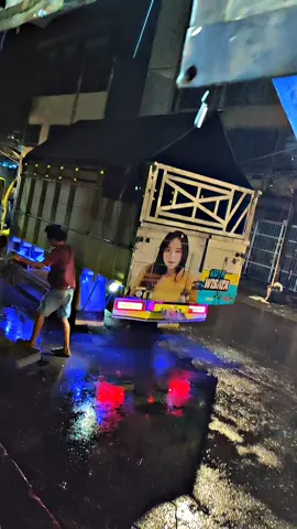 Happy weekend gays🖐️#truckviral #truckviral #expkaruniajayajktbali #truckmaniaindonesia #fyp @kmbudiartana3 