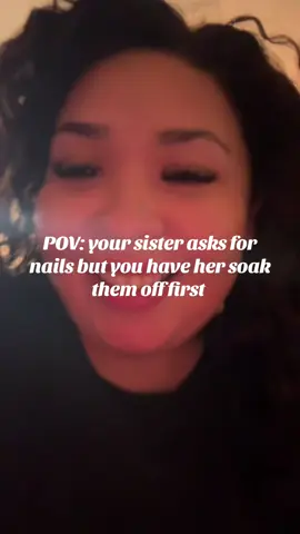 I was cleaning the house & she asked if I can do her nails, I said yes WE can 🤣🤞🏻 #sisters #nailtech 