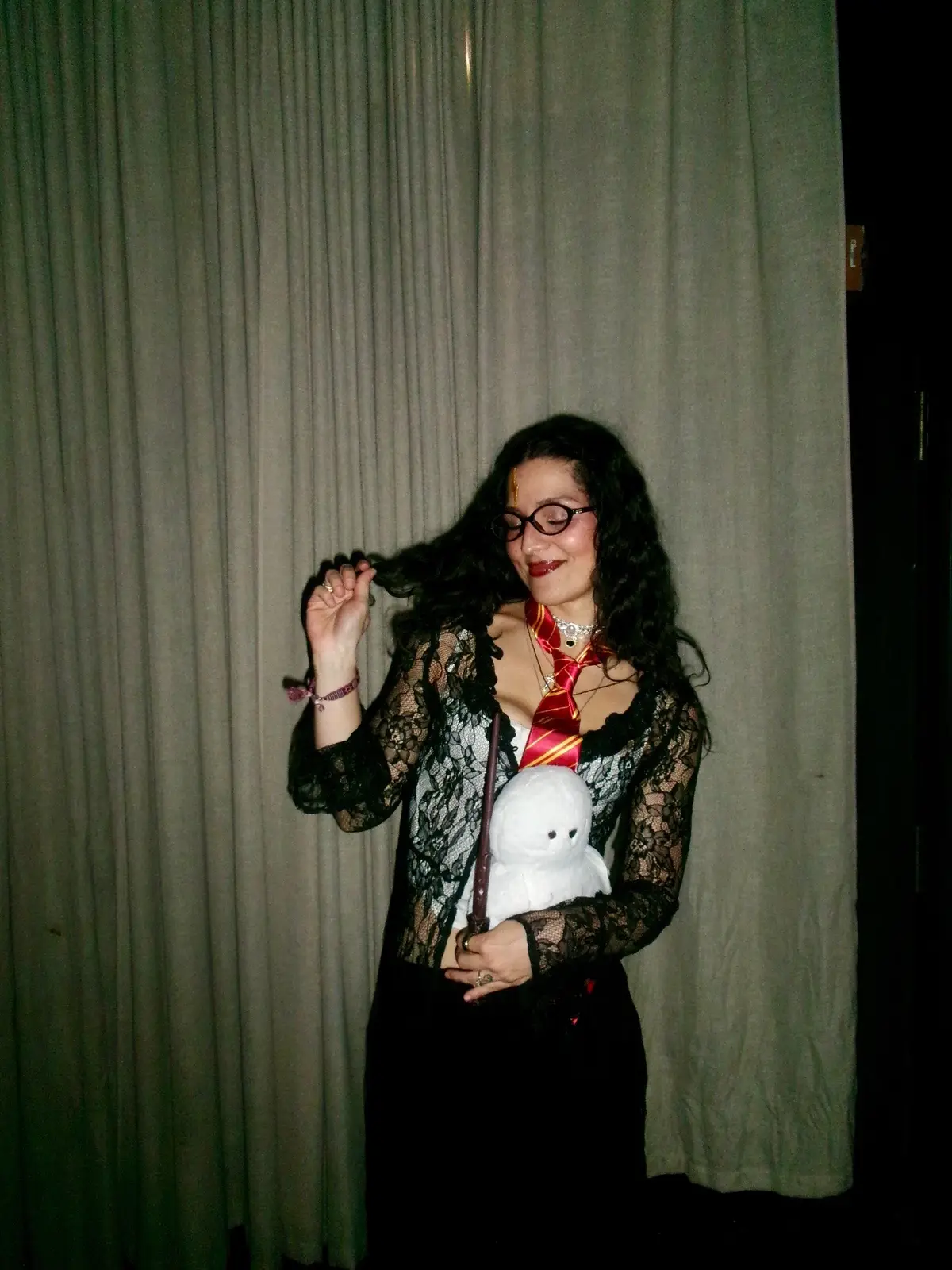 Spellbound for the night as Harry Potter honesty so much fun I love dressing up and going out to take cute photos 🥺😩❤️ #harrypotter #halloween2025 #halloweencostume #explorepage✨ #fyp 