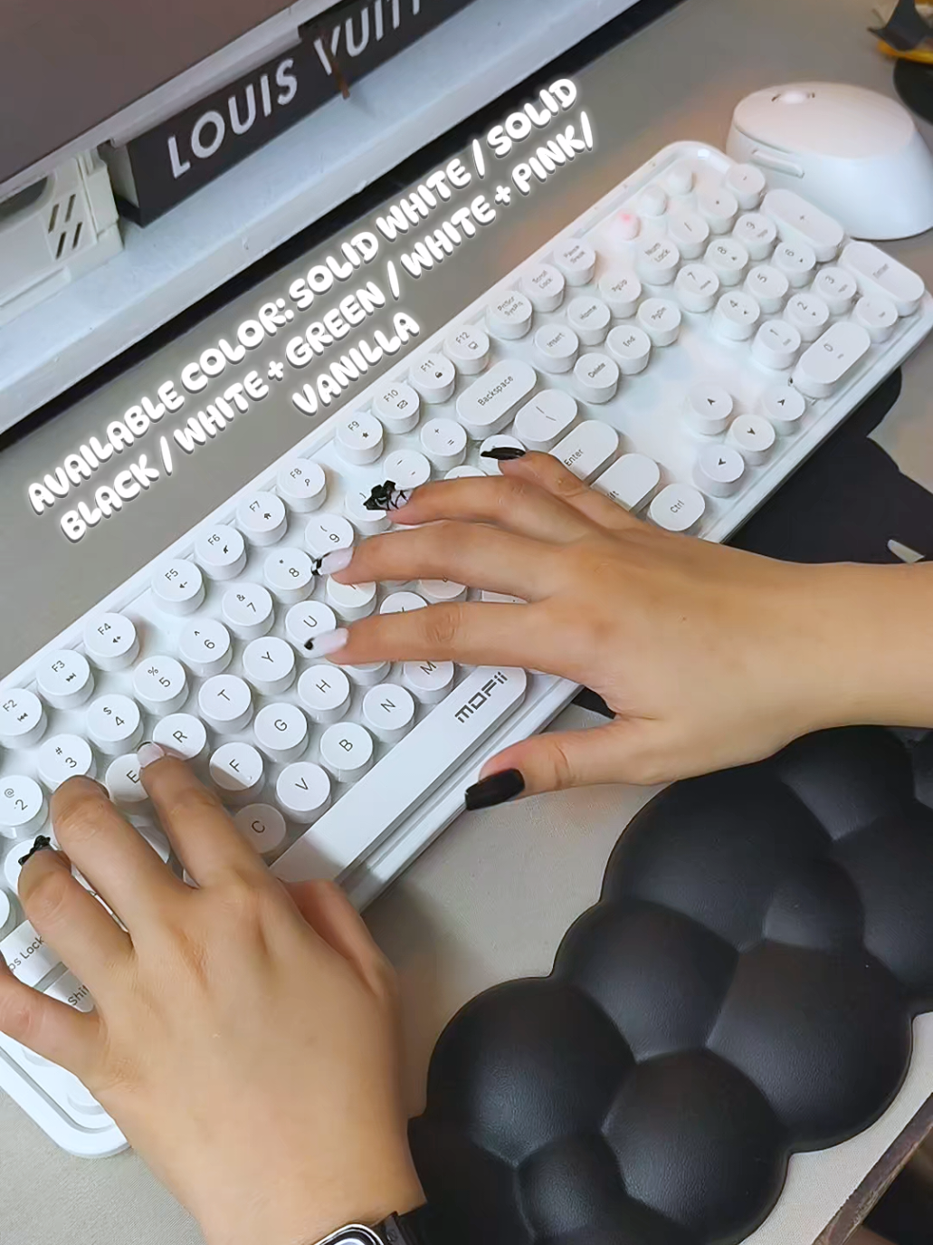 Mine is solid white. So cute 🤍 Sulit na din. Ang aesthetic and maganda ding gamitin. 🤍 Perfect sa hindi mahilig sa madesign na keyboard 🤩 #wirelesskeyboard #keyboardandmouseset #laptop #laptopaccessories #minimalistkeyboard 