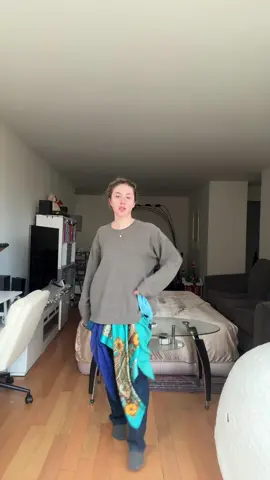 In honor of the blonde hair being back I wanted to do this costume🤭