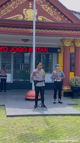 Polres Blitar Kota kerahkan 563 personil pasukan  pengamanan gabungan untuk mengamankan kunjungan Presiden ke-5 RI Megawati di wilayah Kota Blitar pada  Jumat (31/10/2025) dan Sabtu (01/11/2025). . . . Jika mengalami kejadian darurat seperti gangguan kamtibmas dan atau membutuhkan kehadiran anggota Polri, dulur bisa langsung menghubungi Call Center 110 (bebas pulsa/gratis) atau #laporpakkapolres di Nomor 081-136-061-10. #kunjungan  #megawati  #Polisipolresblitarkota  #polresblitarkota       