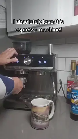 I absolutely love this espresso machine! Uses so easy to use and makes #delicious #espresso, and #cappuccino. #espressomachine #coffee 