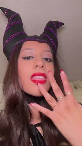 halloween :p nails dont match my costume but they’re fresh #prisilly 