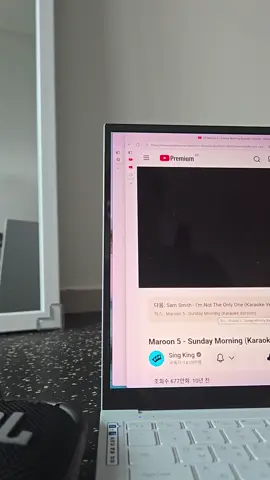 #Sunday morning suddenly singing Sunday morning - Maroon 5#Sunday morning