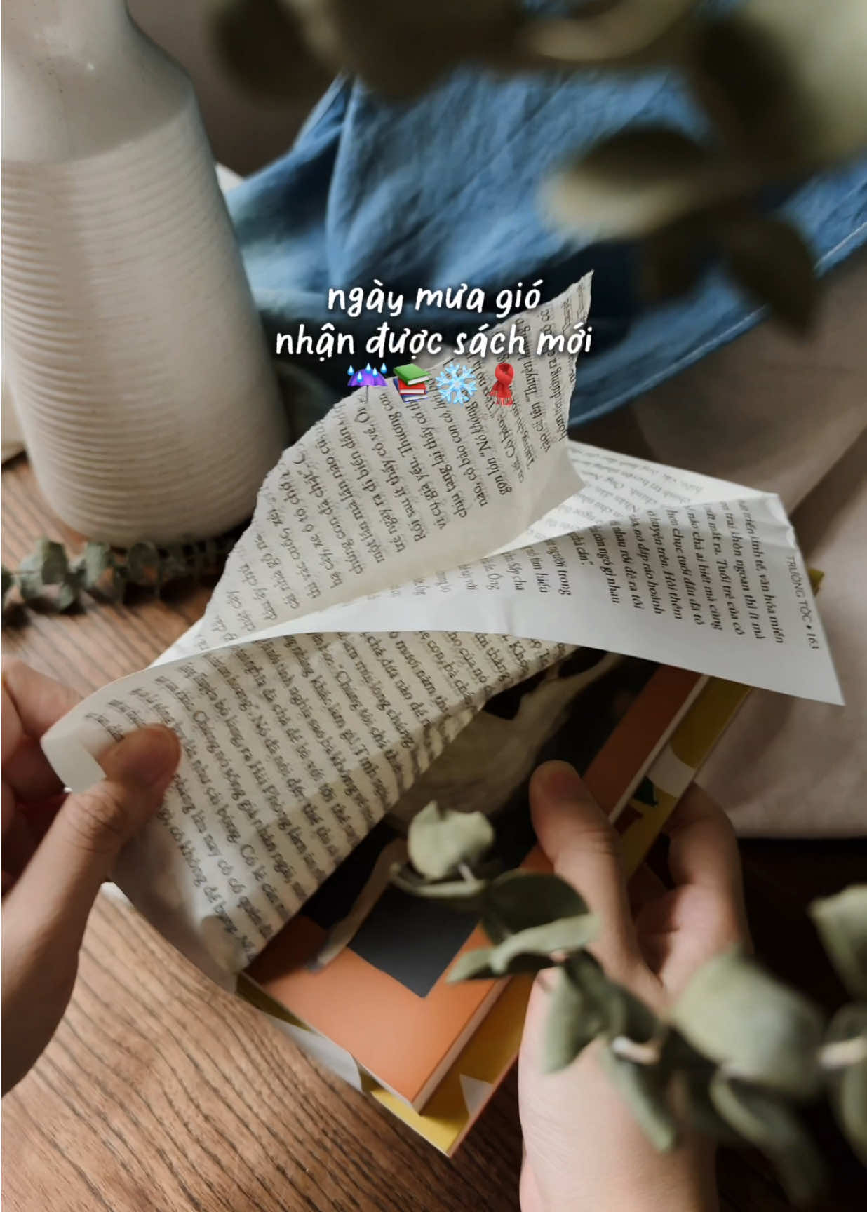 Nhờ nhà Nữ nên mới biết đến văn học Séc. 😆 #BookTok #fyp #unboxing #asmr #LearnOnTikTok #sách 