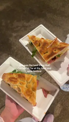 this was the best thing that I had at the food and wine festival #disneycollegeprogram #epcotdrinkingaroundtheworld #epcoteats #epcotfoodandwinefestival #disneyfoodie 