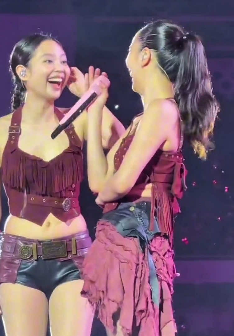 Ngetawain apa sih kalian 😂 #JENSOO #JISOO #JENNIE #BLACKPINK_DEADLINE #DEADLINE_IN_JAKARTA