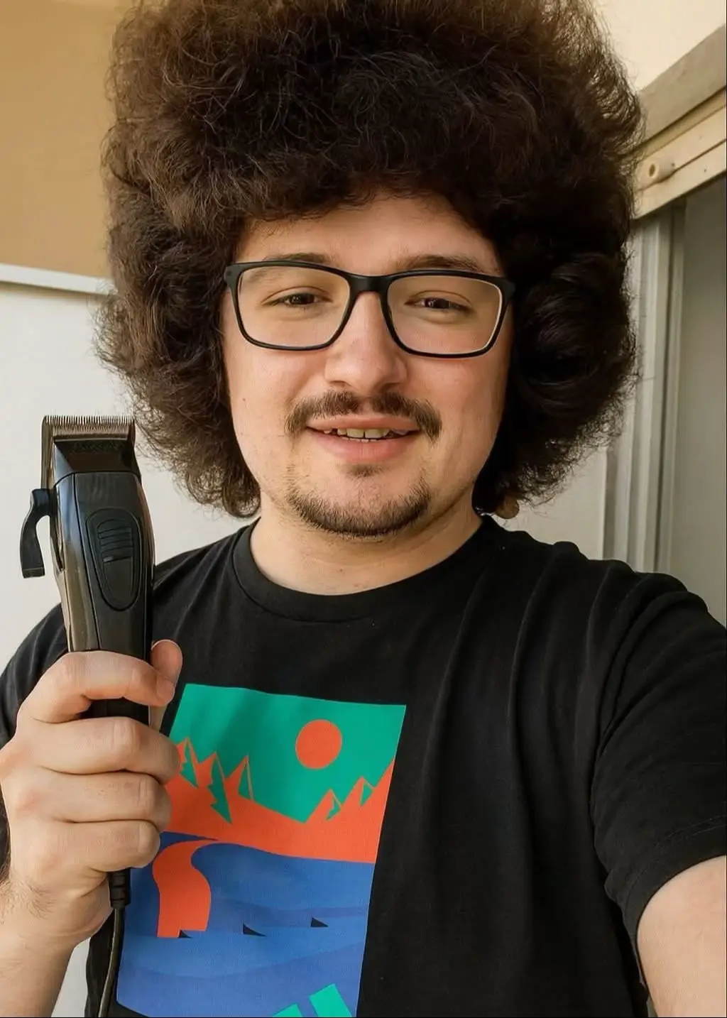 🤝 Manchester United hoà trên thế thắng trước Nottingham Forest với tỉ số 2-2 ở vòng 10 EPL. ❌🥺 MU chính thức tạch chuỗi 5 trận thắng liên tiếp khiến chiếc fan có tên Frank Ilett vẫn chưa thể cắt tóc. Anh sẽ phải đợi rất lâu nữa mới có thể GỌT ĐẦU 🤡 #24hmedia #24hsports #sportsontiktok #thethaomoingay #manchesterunited 