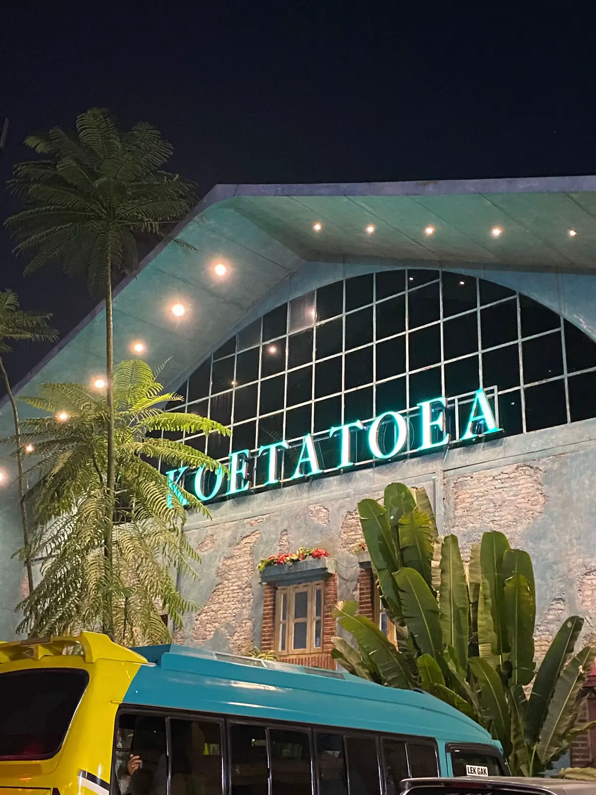 Cuma sebentar di sini #koetatoeasemarang #aesthetic #halloween #fyp #semarangstory 