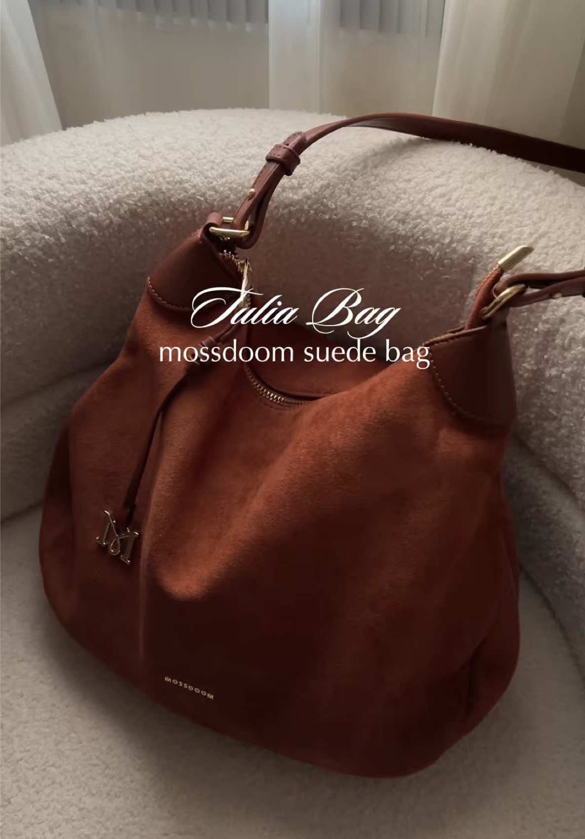 Replying to @Zky Shop ✨😇 it’s finally out! Lovin’ my new suede bag from @MOSSDOOM PH ✨👜 #shoulderbag #suedebag #mossdoom #tuliabag #womensbag