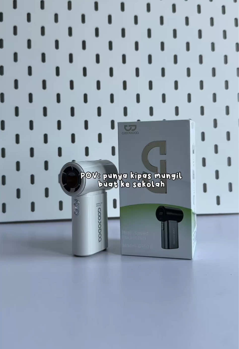 akhirnya punya kupas mungil yg bisa diselipin di kotak pensil 😙💭🪭🙆🏻‍♀️ #kipasmini #minifanportable #goojodoq #fan #cutethings 
