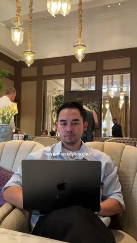 POV: Ketika produk lo adalah produk Apple HAHAHAHA BECANDA ! btw belakang gw lagi bday celebration. Seru yak #iphone #iphone17 #iphone17promax #apple #appleecosystem 