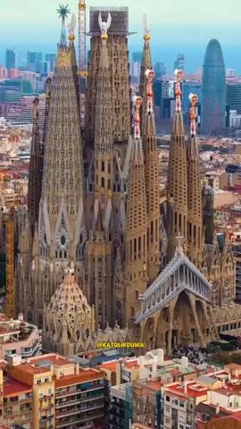 Basilika Sagrada Familia #vatican #katolikku_keren #katolikindonesia #katolik #sagradafamilia 