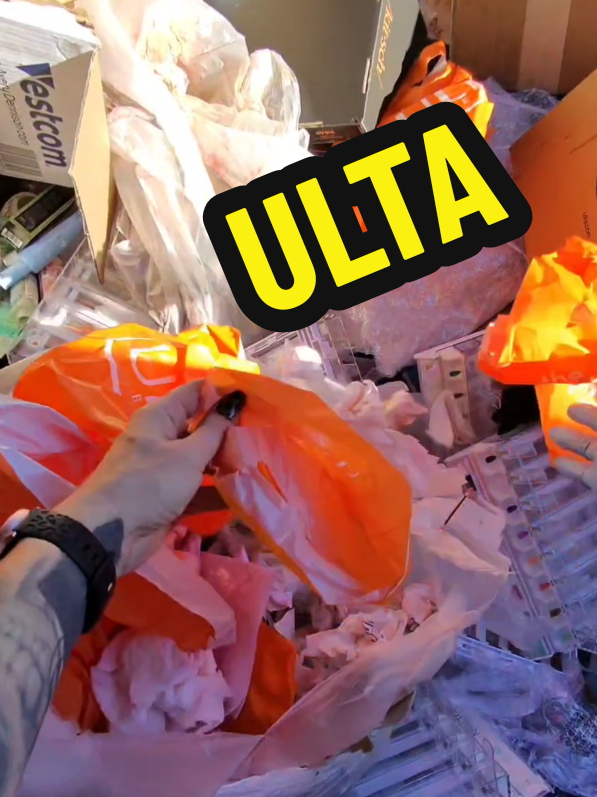 HEY, SOMETHING IS SOMETHING RIGHT?! THESE ARE CUTE! #dumpsterdiving #dumpsterdiversoftexas #DUMPSTERDIVER #DUMPSTERDIVING 