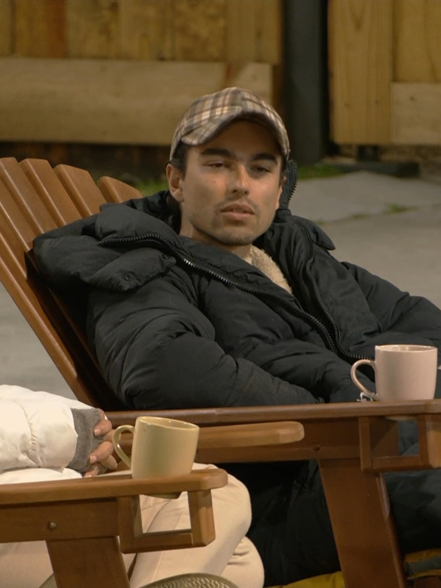 ¿Mis granjeros tienen una máscara? 😳 #SergioMayerMori tuvo una plática con #FabiolaCampomanes sobre eso. Lunes a viernes 9:00 p.m. por #AztecaUNO. Domingo La Gala 8:00 p.m. por Azteca UNO. 🌾 #LaGranjaVIP transmisión 24/7 en #DisneyPlus experiencia completa.