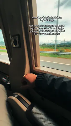 Khi bạn ngồi trên xe một mình nhiều kilomet liền để gặp người mình thương. Trên đoạn đường đi bạn sẽ hiểu được tình yêu là gì? Hạnh phúc của bạn là gì?