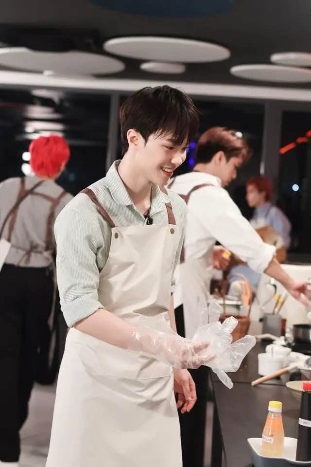 tôi yêu hình ảnh nguyễn lâm anh vào bếppppppp🧑🏻‍🍳 #LamAnh #NguyenLamAnh #ShowltAlIVietNam2025 #TanBinhToanNang #mesyeuxsurla 