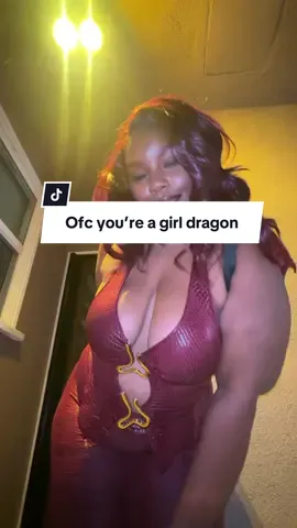 Ofc youre a girl dragon !  #donkeyanddragon #shrek #halloweekend  #couplescostume #fyp @Joshua. 