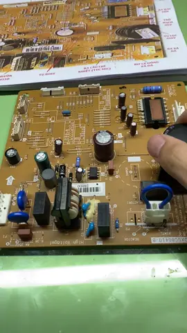 Các linh kiện trên mạch tủ lạnh Tosiba#dienlanh #dienlanhmiennam #dienlanhmienbac #dienlanhdanbay #xuhuong 