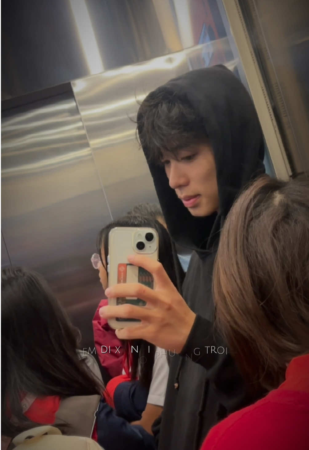 cư trú trong thang máy