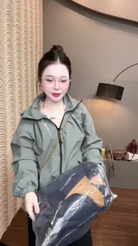 Áo khoác gió không thể thiếu trong mùa đông #viral #thoitrang #hottren #aokhoacgio #hottren 