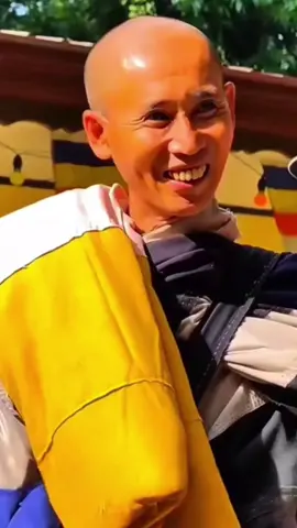 #PHẬT PHÁP NHIỆM MẦU.  Hình như trời đã vào thu.  Nắng chiều mờ nhạt sương mù bủa vây.  Mây chiều ráng đỏ hay hay.  Ngẩn ngơ chim nhạn lạc bầy kêu sương.  Về đâu vũ trụ bốn phương.  Về nơi vô định là đường thoát ra.  Đại ngàn thăm thẳm bao la.  Nơi ta tìm đến như là hư vô.  Sala lát đát hoa khô.  Suối đang róc rách vào hồ hoà chung.  Tự nhiên sau thấy lạ lùng.  Dòng đời rồi cũng hoà cùng đất thôi.  Vô thường sinh tử hỡi ôi.  Đi về tạo hóa là nôi phong trần.  Trách chi con tạo xoay vần.  Trầm trong bể khổ nợ nần thế gian.  tn Ngọc Linh. 