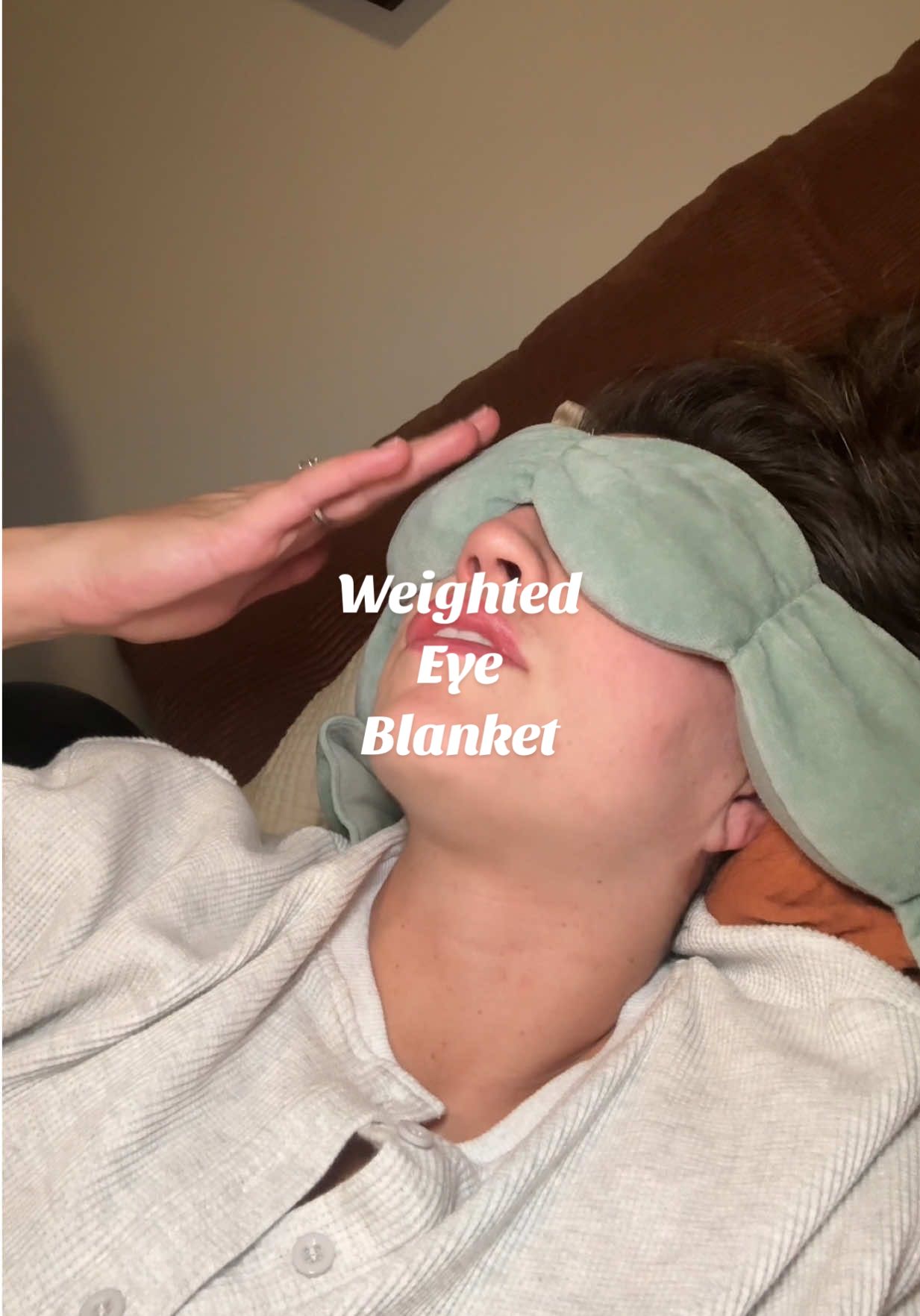 I can actually fall asleep impressively fast because of this #weightedblanket #eyemask #sleephack #sleepbetter #nodpod 