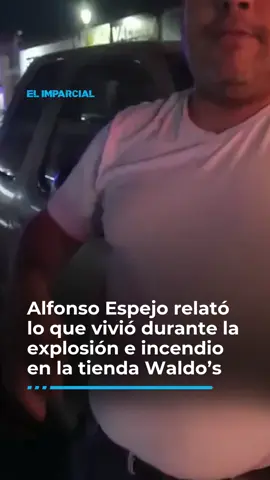 Alfonso Espejo relató lo que vivió durante la explosión e incendio en la tienda Waldo’s: “Me tocó ver una nube de humo y una fuerte explosión. Al rato tronaron otros dos carros que estaban estacionados afuera. Se percibía un olor muy fuerte a aceite quemado, del cableado y plásticos del lugar”. 👀 Alfonso destacó cómo la gente corría mientras llegaban los equipos de emergencia, aunque él no vio personas lesionadas directamente, confirmó que hubo afectados. #Hermosillo #Incendio #Waldos