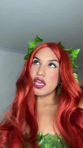 Purrrrr #lavane #poisinivy #halloweencostume 