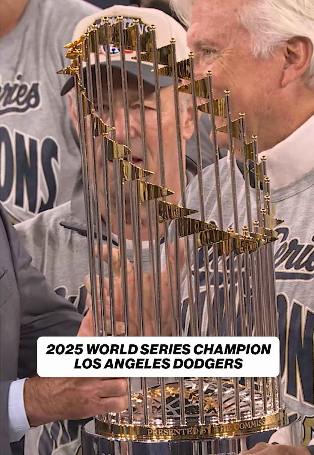 The Los Angeles Dodgers hoist the Commissioner's Trophy after winning the 2025 World Series 👏🏆 #Dodgers #WorldSeries #LA #MLB #Game7