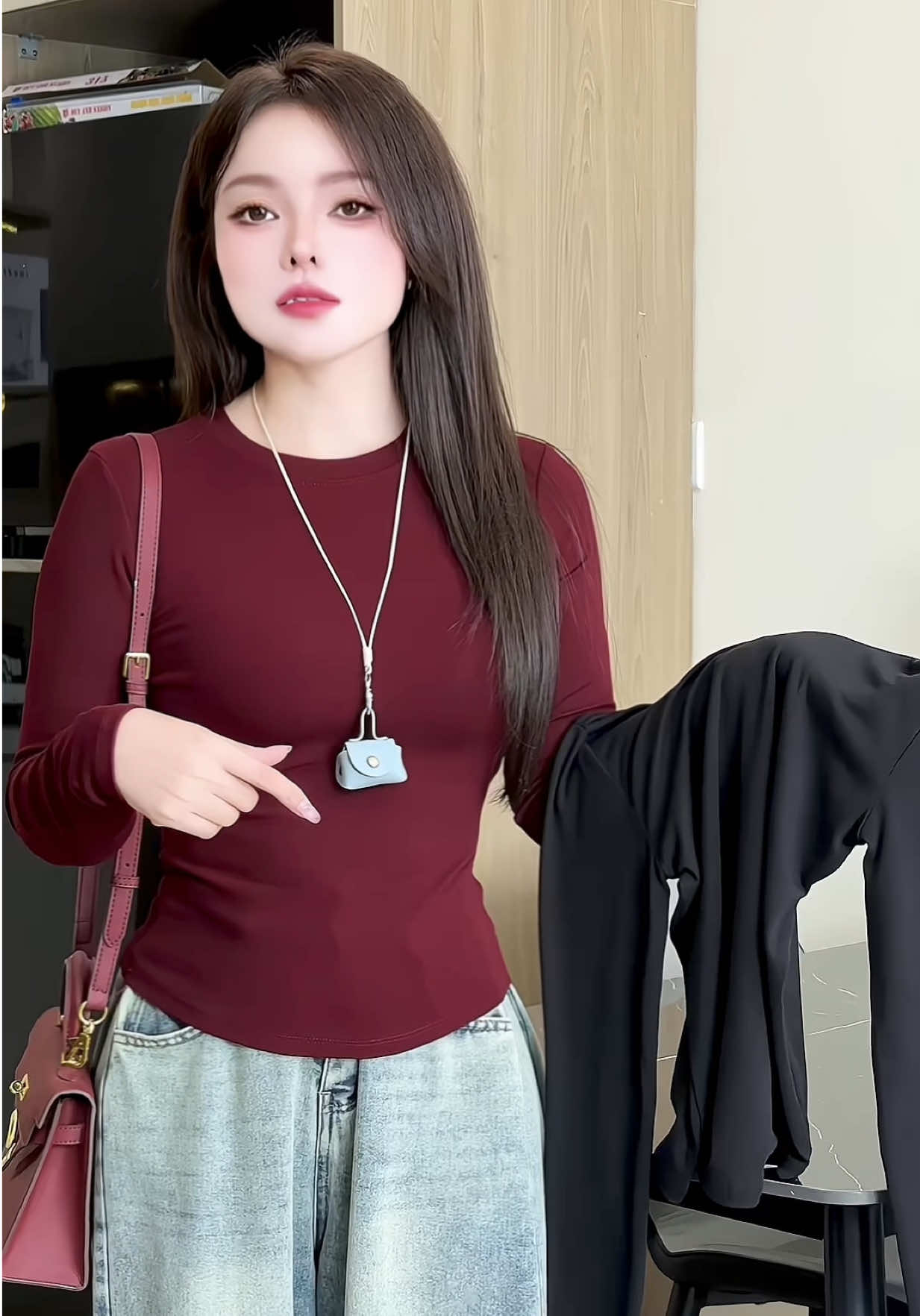 Áo thun cổ tròn dài tay dáng ôm tôn dáng . Diện thu đông lạnh này ưng hết sức vừa gọn gàng tôn phom đẹp mê 😉 #gucuahue   #aothunnu  #aothunxinh  #aothun #aothundaitay