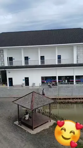 😅 senang banget 2 anak dondok ketika d jenguk sahabatnya.terimakasih Purta dah meluangkan waktu jenguk Ais sama Javier d pondok 🥰