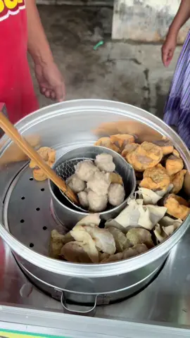 Memasuki musim hujan,cocok banget anget anget #pentolsamkabul #pentolviral 