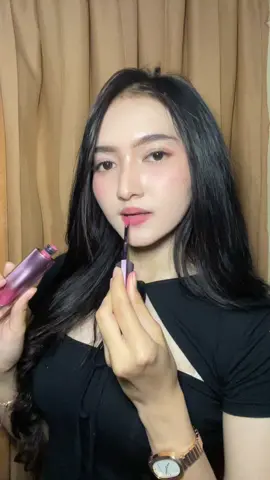ternyata aku cocok pake lip warna pinkk, untung punya dari timephoria😍
