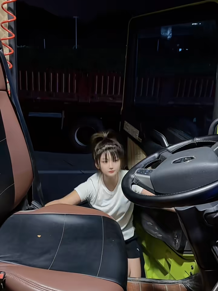 chạy đêm  một mình #xetai99 #cogailaixe #xecontainer #xuhuong #nutaixe #laixeantoan