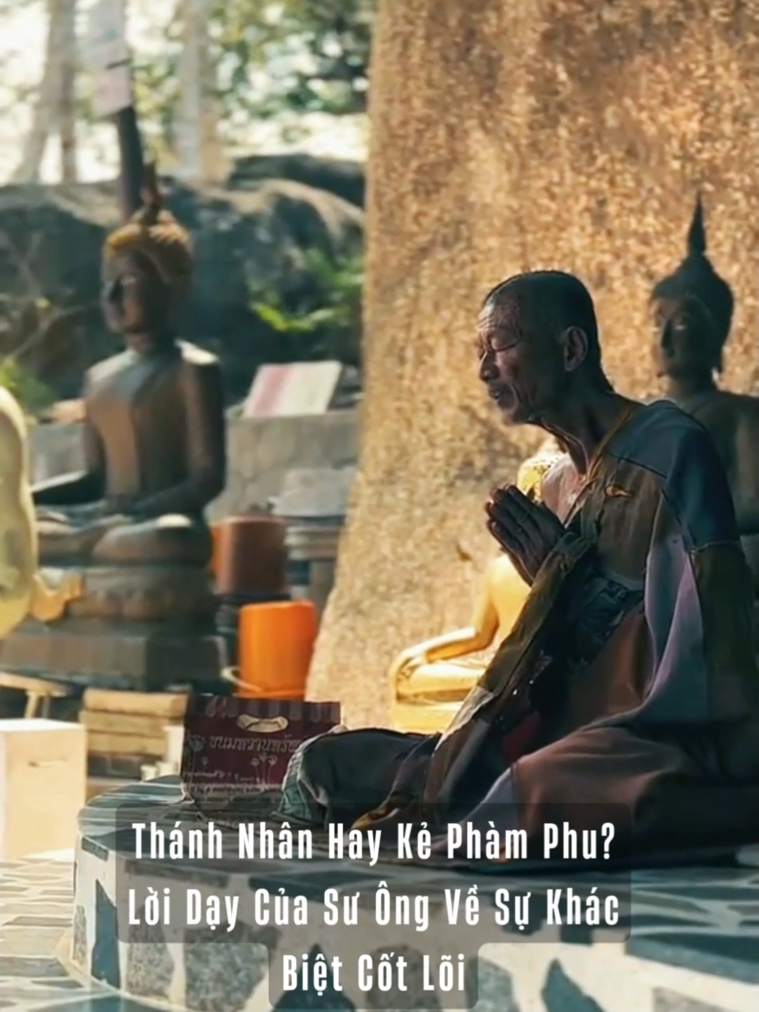 Trong Phật pháp, con người được chia làm hai loại: Thánh nhân (Ariyapuggala) và Phàm phu (Puthujjana). Sự khác biệt giữa họ là gì? Sư Ông giải thích rằng người phàm phu là những người chưa có niềm tin vào Tam Bảo, không giữ giới, tâm còn đầy rẫy phiền não tham, sân, si. Khi chết đi, đa phần họ sẽ rơi vào các cõi dữ như địa ngục, súc sinh. Ngược lại, Thánh nhân là những người đã nghe và thực hành lời Phật dạy, có niềm tin vững chắc, bước chân vào dòng Thánh. Dù chỉ là bậc Sơ quả Tu-đà-hoàn, họ cũng sẽ không bao giờ bị đọa vào bốn đường ác nữa. Bạn đang đi trên con đường nào? #phatphapnhiemmau #suongkaset #loiphatday #daophat #fyp
