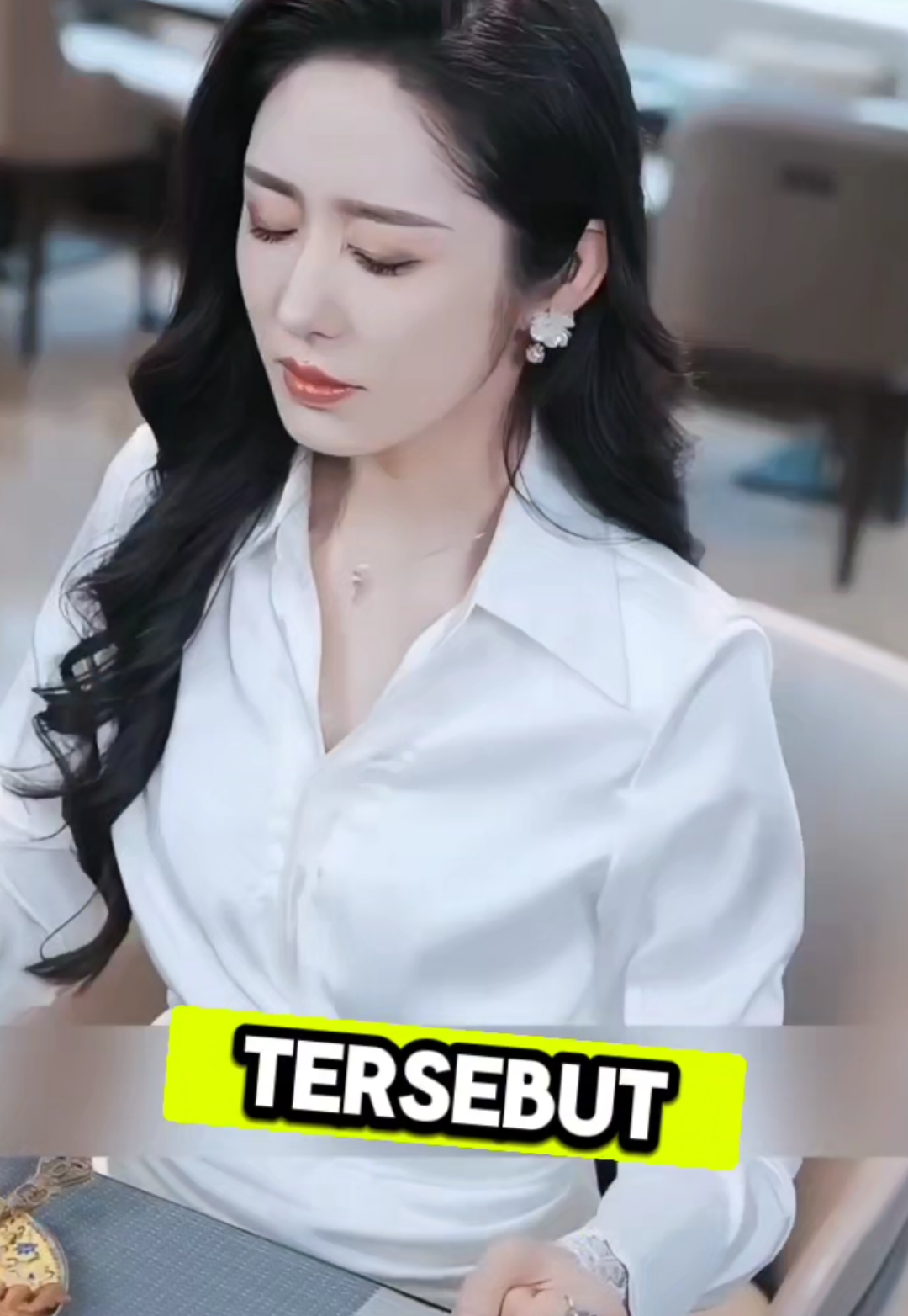 Di masa depan, dunia kuliner telah runtuh. Makanan sederhana seperti kentang rendam air dingin dianggap mewah #alurcerita #alurceritafilm 