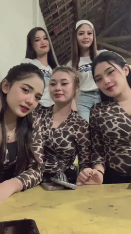 mberotan @Tanti Erina @Reva Wijaya🎗️ @imeliaa_aag @asipaa_aja 