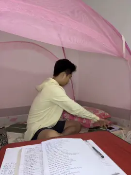 မိုးအေးတော့ ကွေးပြီးလေ😝@w #fypシ #fyp #foryoupage #fypပေါ်ရောက်စမ်း😒👊🏻 