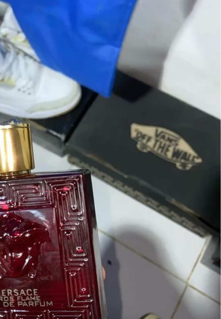nahh wangi aj dulu, btw ap parfum impian lo yg blm kebeli? klo gw sih versace eros flame😓#fyp #parfum #jjcapcut #fragrance #fragrancetiktok 
