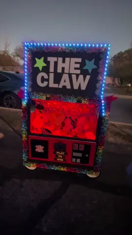 i will NEVER get over this🥹 how can i top this next year?!😭 ♡  ♡  ♡  #themamayeli #halloween2025 #firsthalloween #clawmachine #fyp 