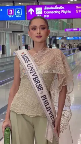 Ahtisa Manalo Has Arrived in Thailand! Puksaan na! 🎥 @For The Philippines by Oyelle  #fyp #ahtisamanalo #missuniverse #missuniversephilippines #pageants 