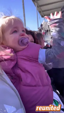 Soldiers reunited with their families after training#soldiers #usa🇺🇸 #respect #reunion #familythings #wife #surprise 
